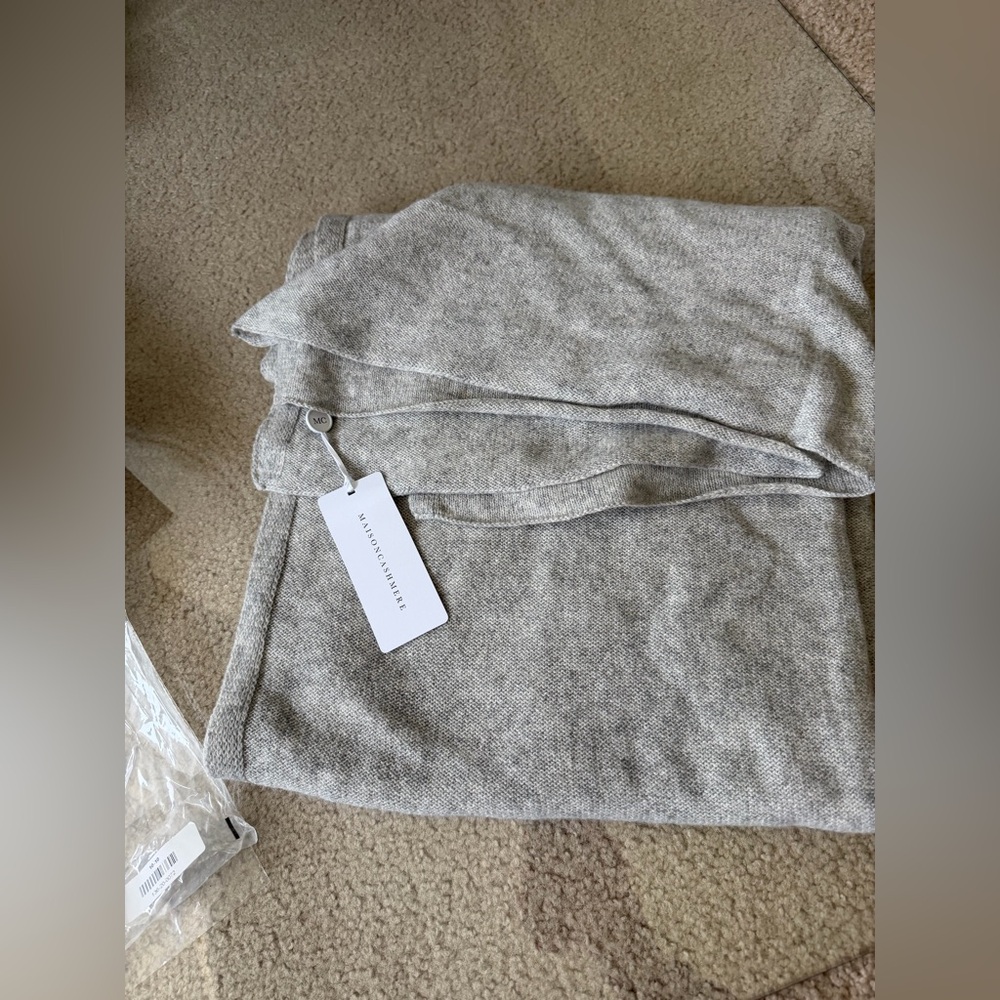 Italian Cashmere Wrap - Picture 4 of 8